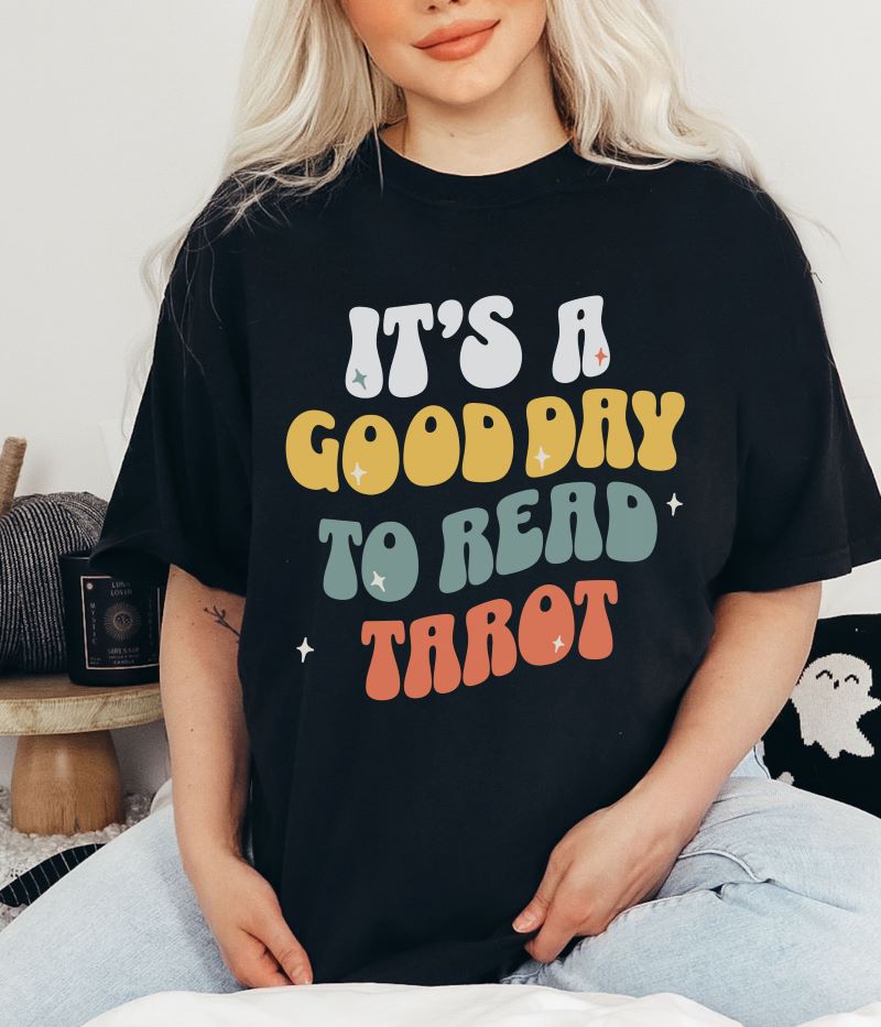 It's A Good Day To Read Tarot T-shirt
